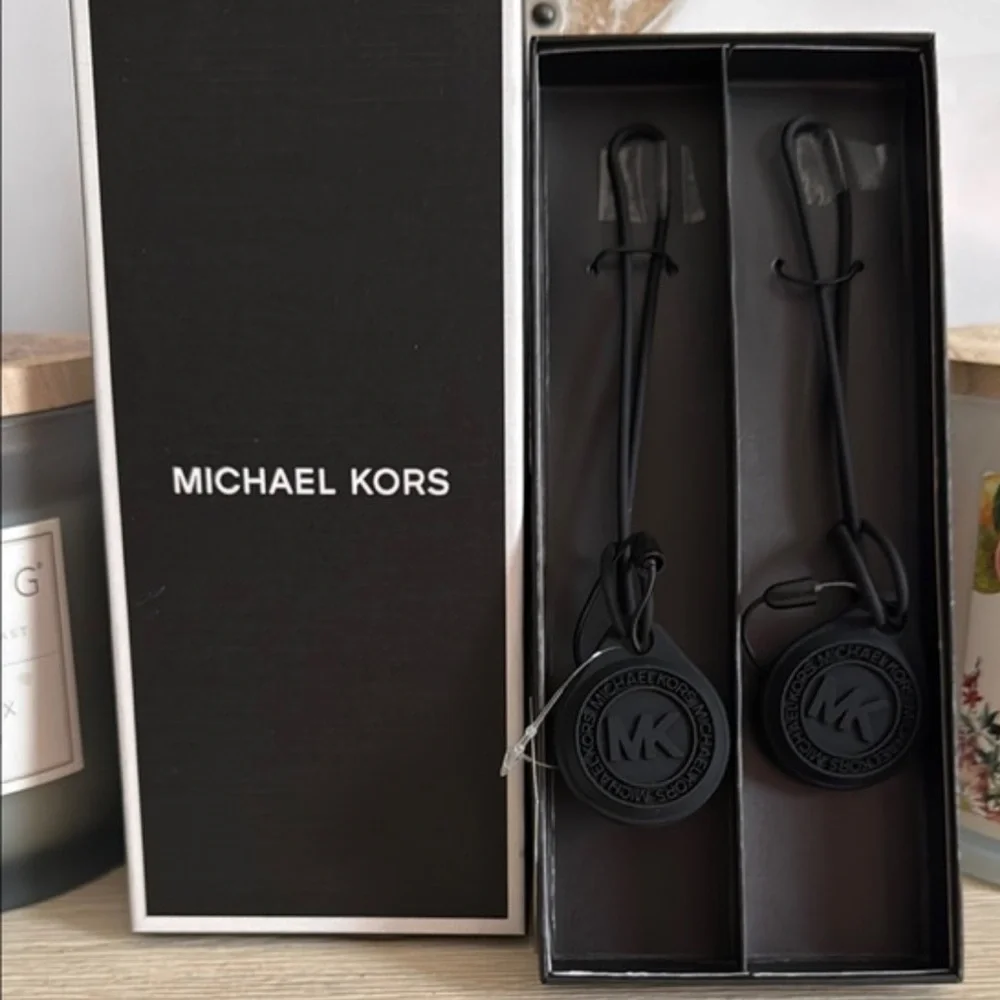 Michael Kors Luggage Tag Holders - Picture 2 of 3